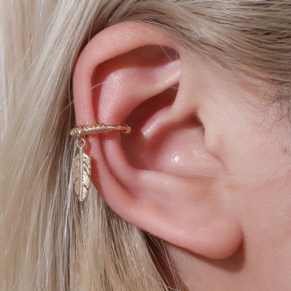 📢 4/$15 Feather Pendant Ear Cuff